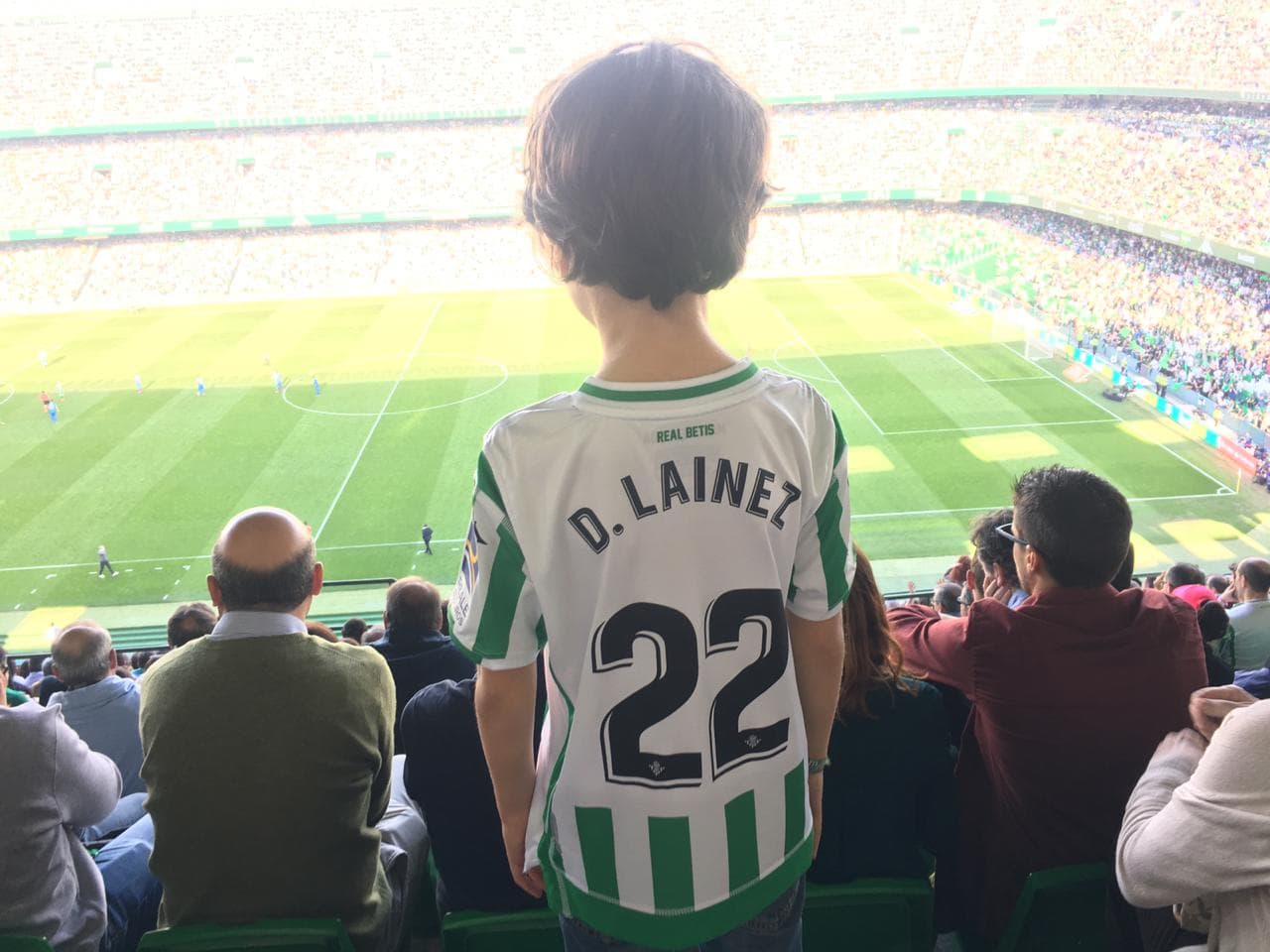 Los aficionados pidiendo el ingreso de Lainez.