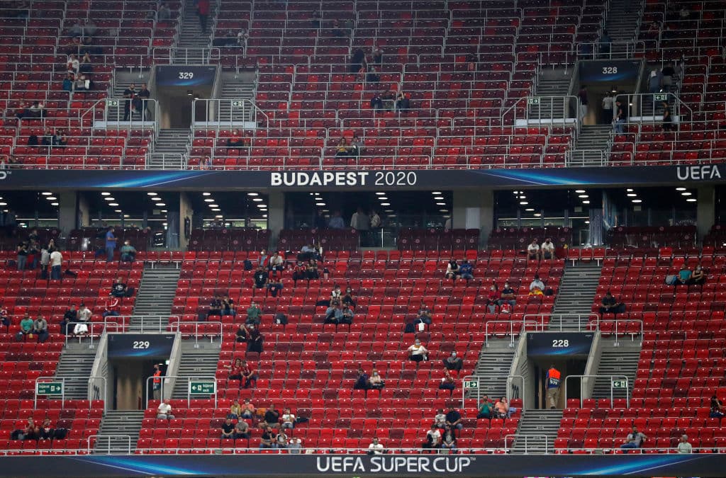 Distancia social de 1.5m y utilizar la mascarilla en el interior y exterior del estadio son las principales medidas que la UEFA especificó.