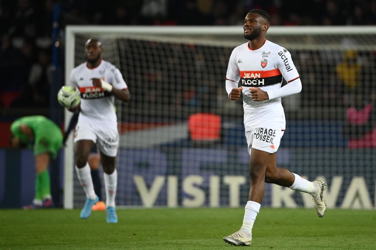 El PSG goleó al Lorient gracias a los dobletes de Neymar y Mbappé, así como otro tanto de Messi.