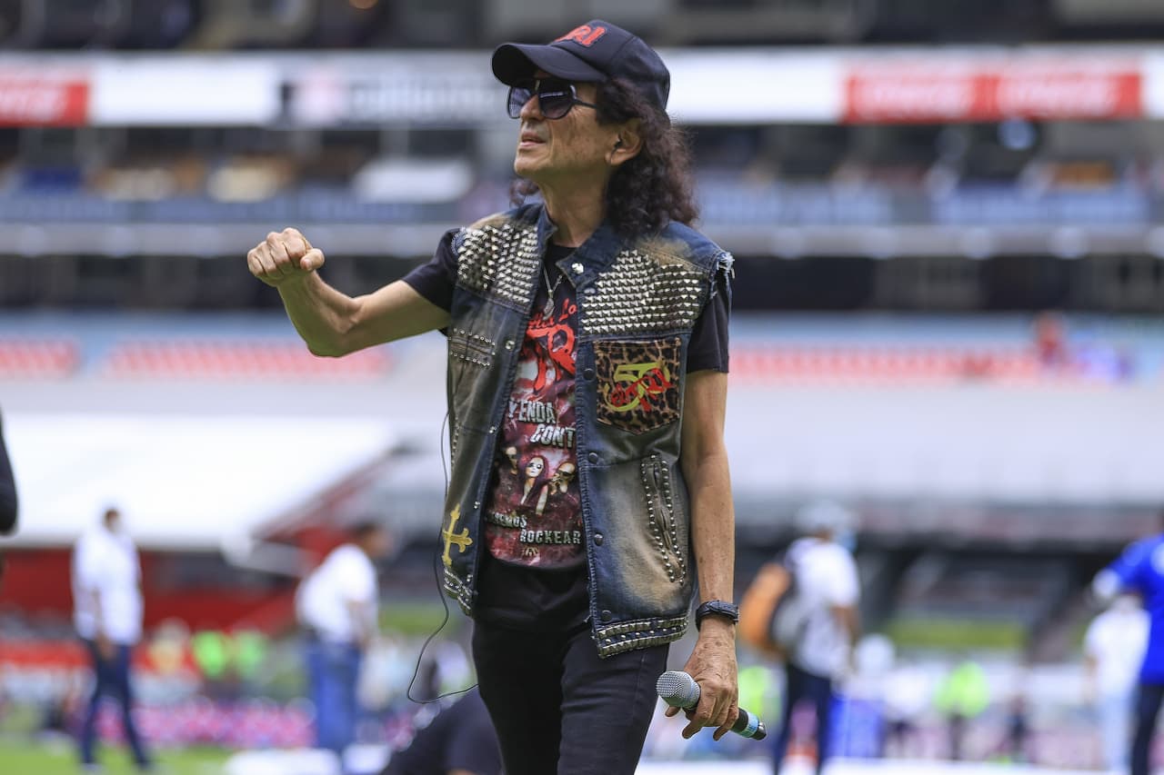 Miles de seguidores de Cruz Azul aparecieron en los alrededores del Estadio Azteca para cantar, alentar y gritar en apoyo a la Máquina celeste para la Final del Guardanes 2021 ante Santos Laguna.