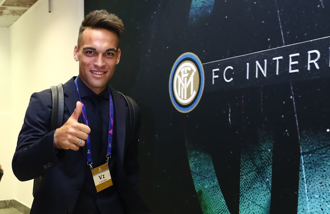 Diego Milito es ídolo de Racing, club que vio nacer a Lautaro Martínez, quien llegó al Inter en 2018, por 14 millones de euros.