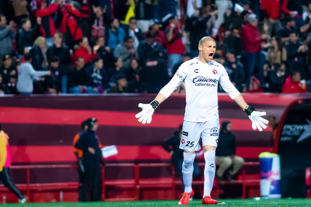 Gibrán Lajud se lamentaba por la marcación de sus defensores y los espacios que dejaban para que los rivales tiraran con libertad fuera del área.