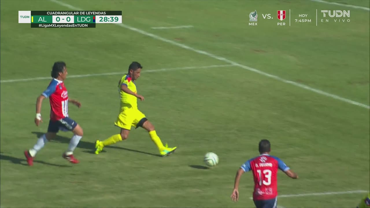 ¡Nadie define! Ángel Reyna se escapa, pero ningún jugador concreta