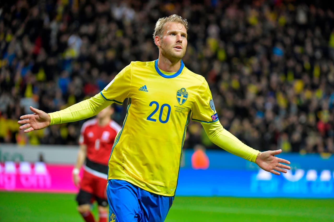 Suecia es segundo con 19 puntos e iría directo si gana y Francia no. Su diferencia de gol le sirve para enfrentar a Holanda de visitante y quedará por fuera si pierde por diferencia de siete goles.