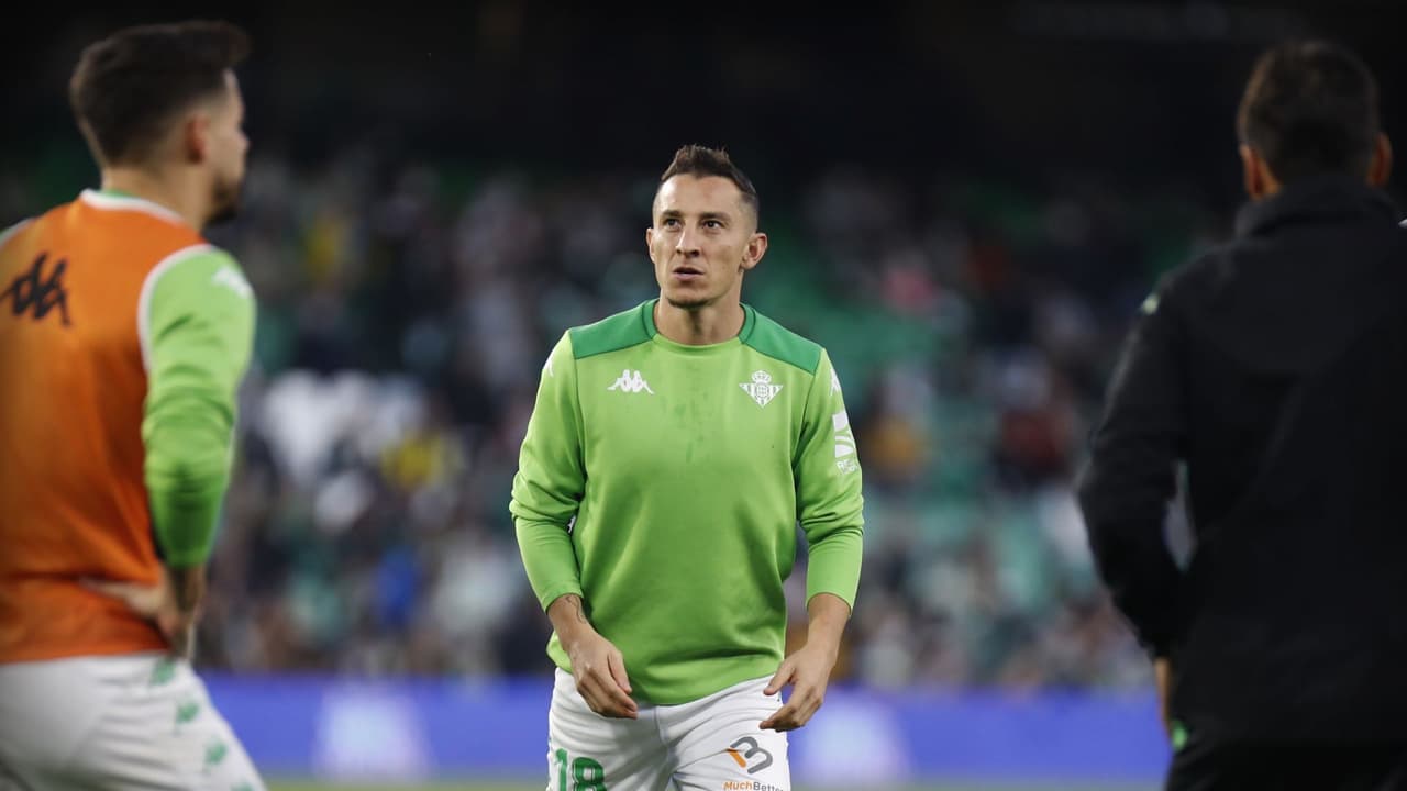 Guardado resulta positivo por coronavirus y es baja con el Betis