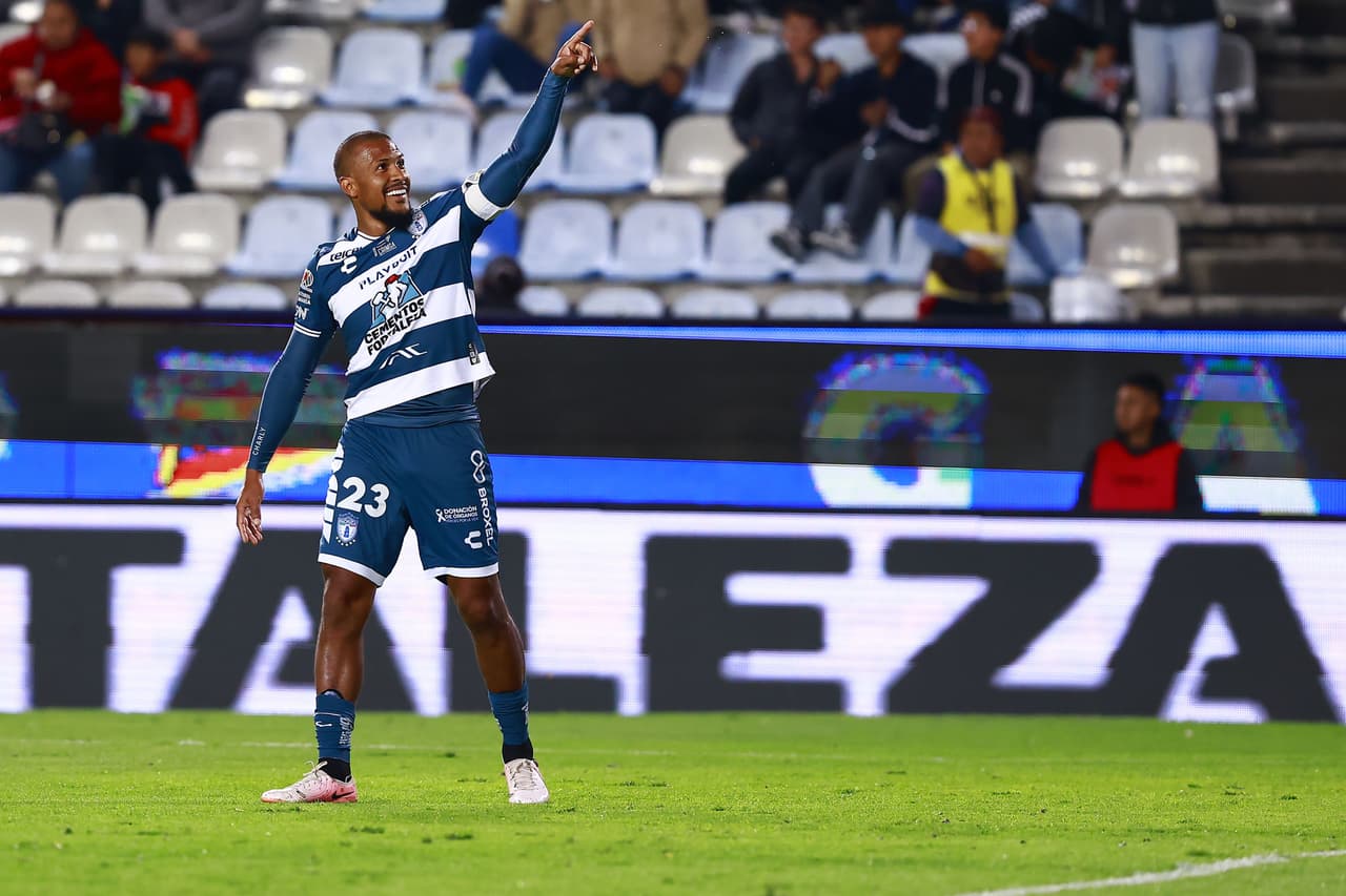 Triplete del 'Rey' Salomón y goleada a los Rayos