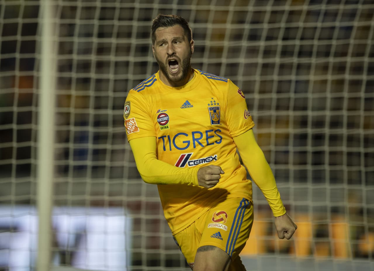 Gignac festeja su gol número 10 a las 'Águilas' del América, su mejor cliente.