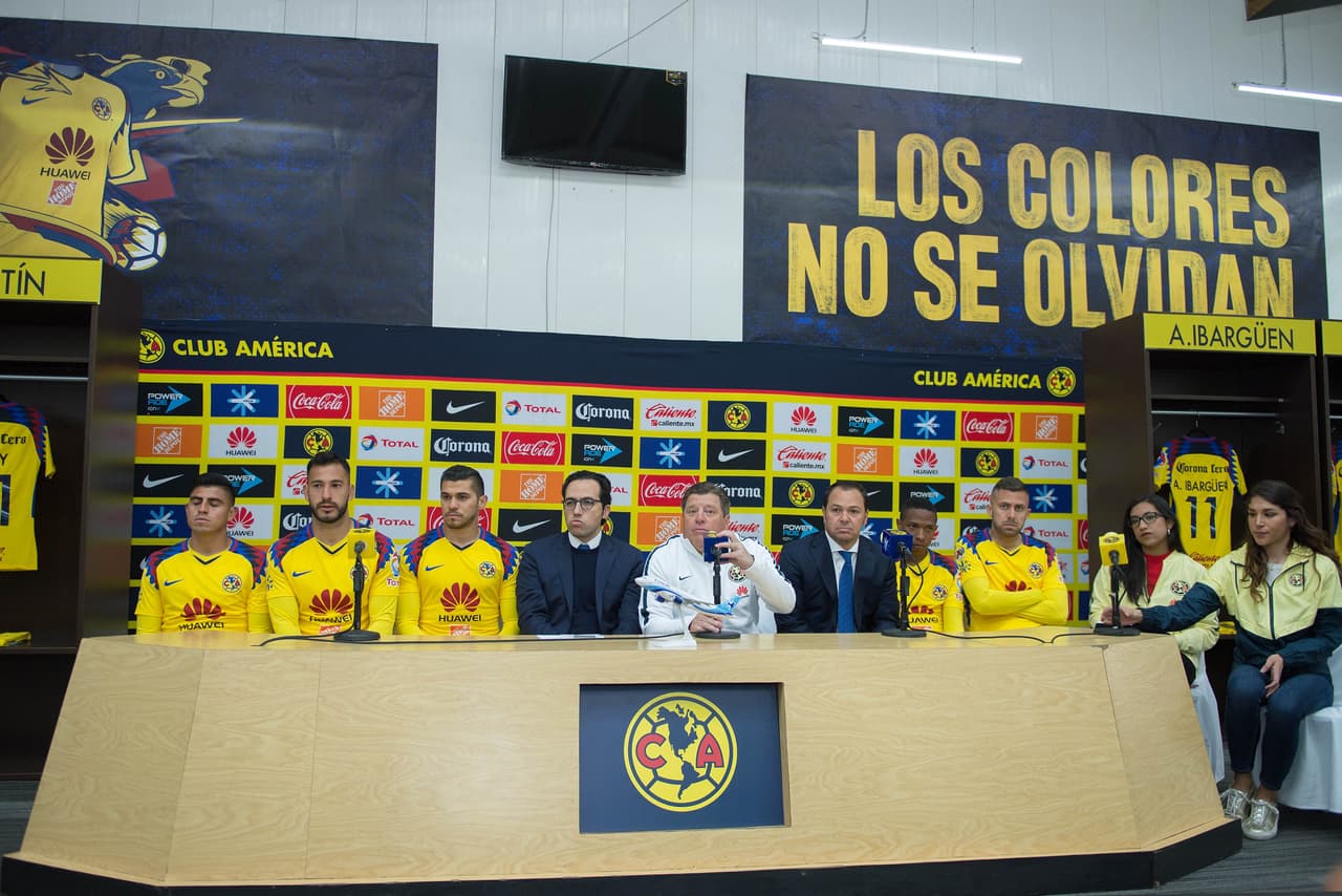 Las Águilas presentaron a unos muy sonrientes Joe Corona, Emanuel Aguilera, Henry Martín, Andrés Ibargüen y Jérémy Ménez como sus nuevos hombres para el Clausura 2018.