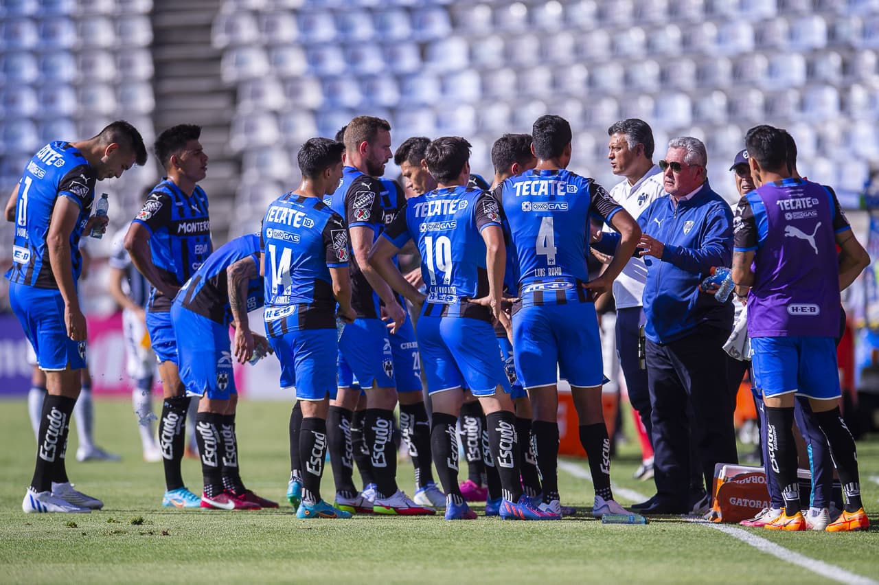 Gracias a un doblete de Luis Chávez y otro golazo de Roberto de la Rosa, el Pachuca dio cuenta de los Rayados.