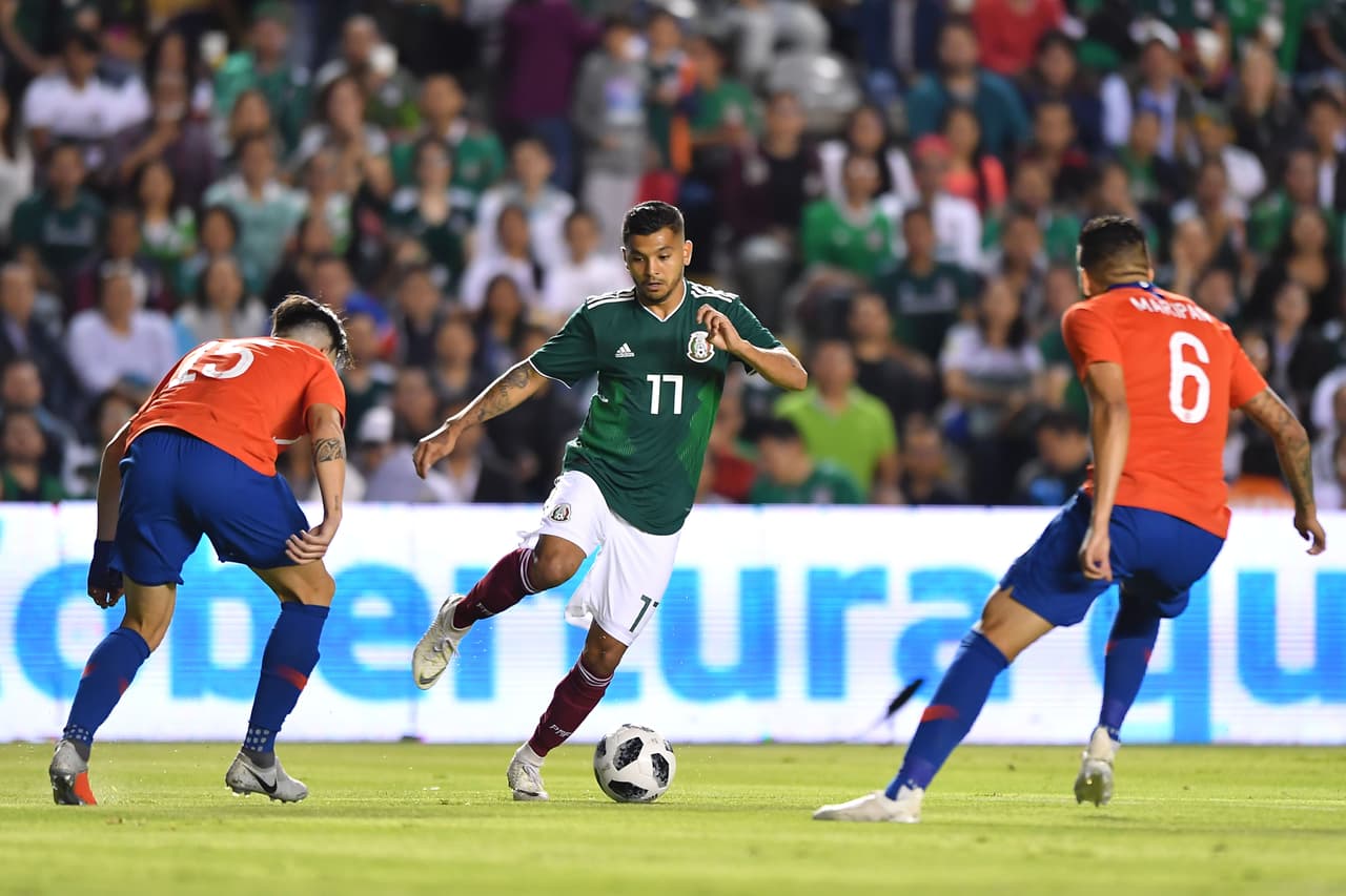 <b>Jesús Manuel Corona (5)</b>: El peor jugador de la selección; se nota que no tiene actividad en el Porto. Lento, decidiendo mal y perdiendo todas las pelotas.