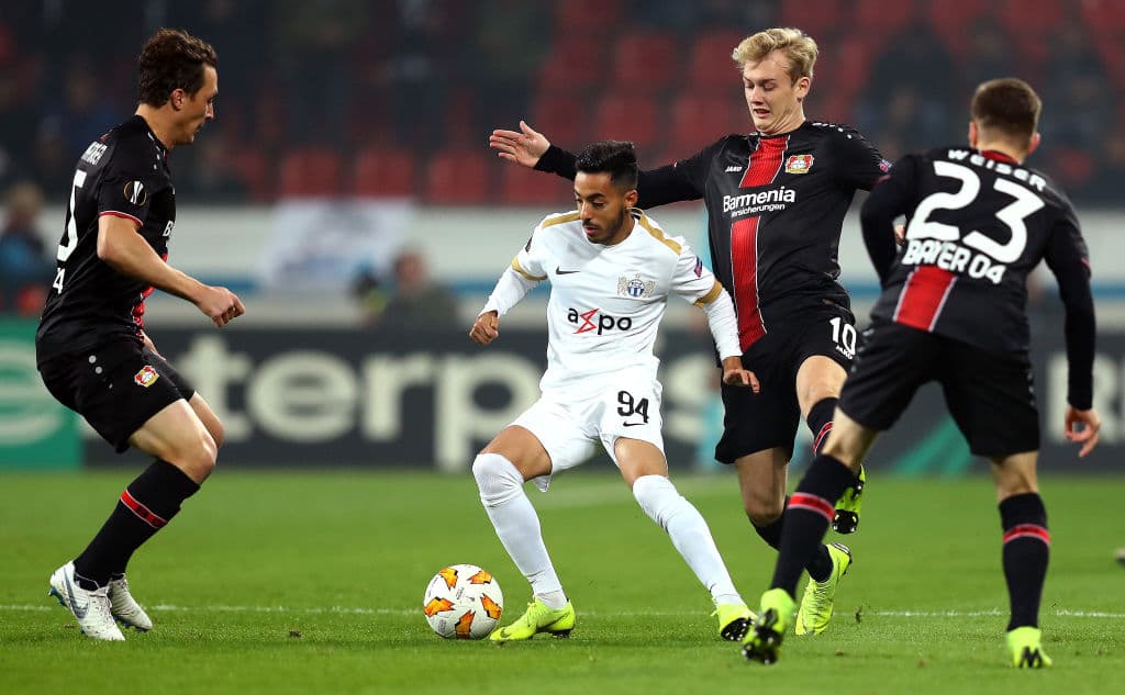 De las veces que el equipo helvético quiso salir tocando, cuando llegaba a tener el balón, con relativo control, les fue imposible. Aquí se ve cómo copaban los germanos al portador del balón.