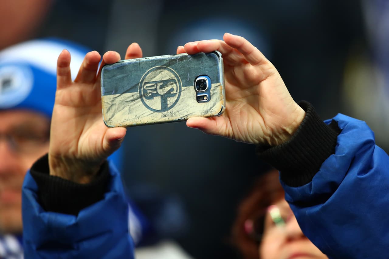 Después del heróico triunfo por 3-2 en casa del Schalke 04, el Manchester City recibe este martes al equipo alemán al que esperan mantenerle la diferencia y con eso avanzar a los Cuartos de Final de la Champions League ante su gente en el Etihad Stadium.