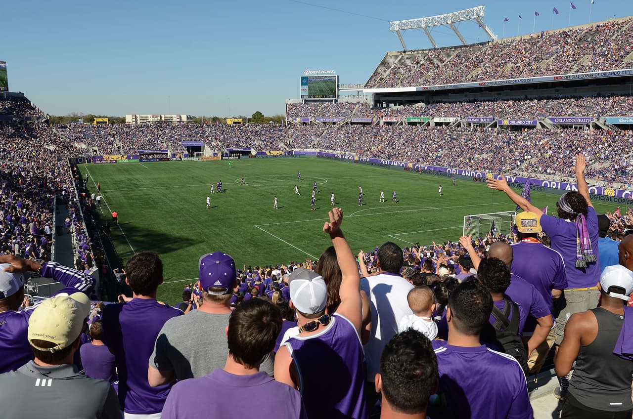Lluvia Púrpura: Orlando City llenó de color el Citrus Bowl.