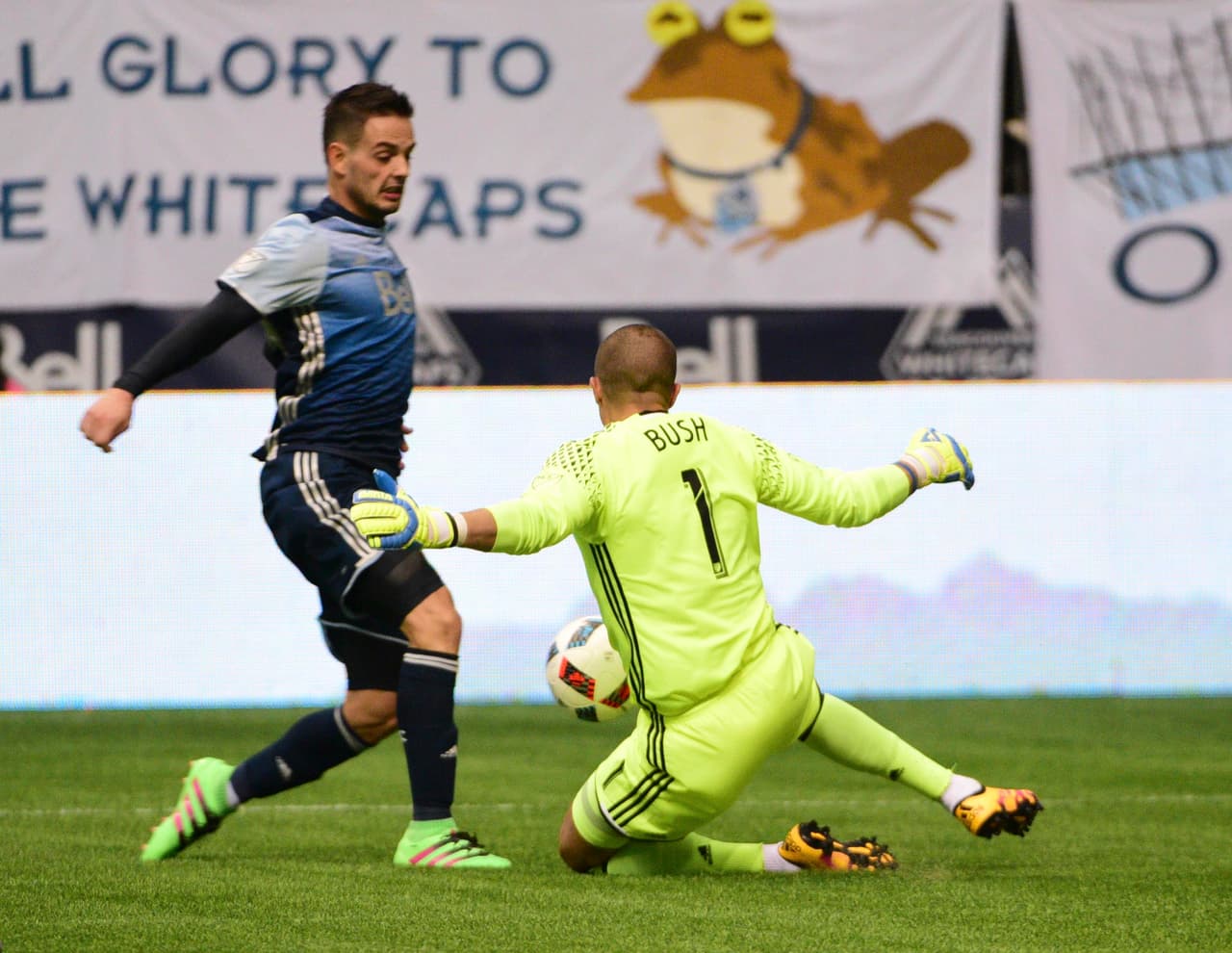 Evan Bush fue una de las claves del triunfo montrealés, aquí tapando un mano a mano ante el uruguayo Octavio Rivero.