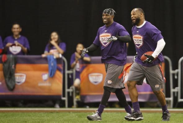 La Conferencia Nacional se impuso a la Conferencia Americana en el Tazón Latino IX y Hristo Stoichkov, para sorpresa de todos, fue reconocido como el MVP del juego, disfruta aquí de las mejores imágenes (Foto: Mario Castillo).