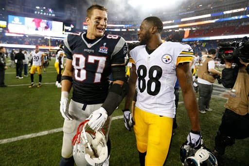 'Gronk' y el receptor de los Steelers, Darrius Heyward-Bey, término del partido.