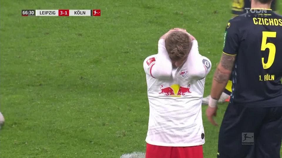 Tiro desviado de Timo Werner