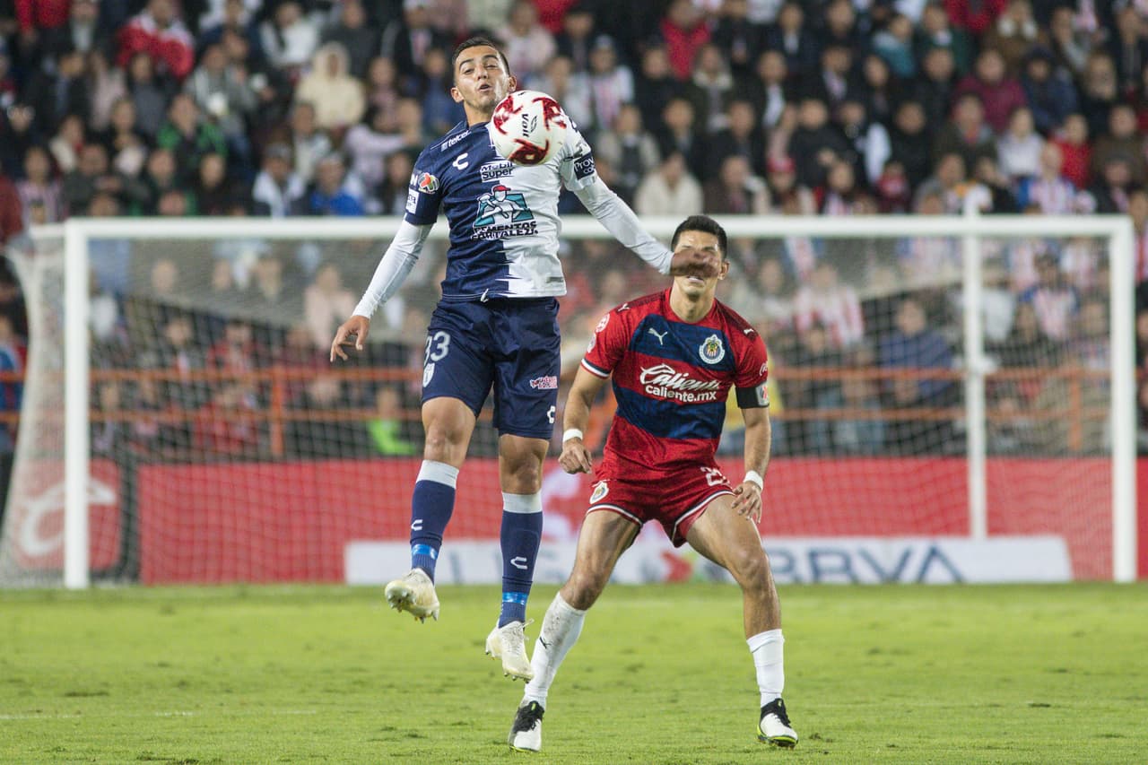 Ni Pachuca ni Chivas logran romper las redes y se dividen los puntos.