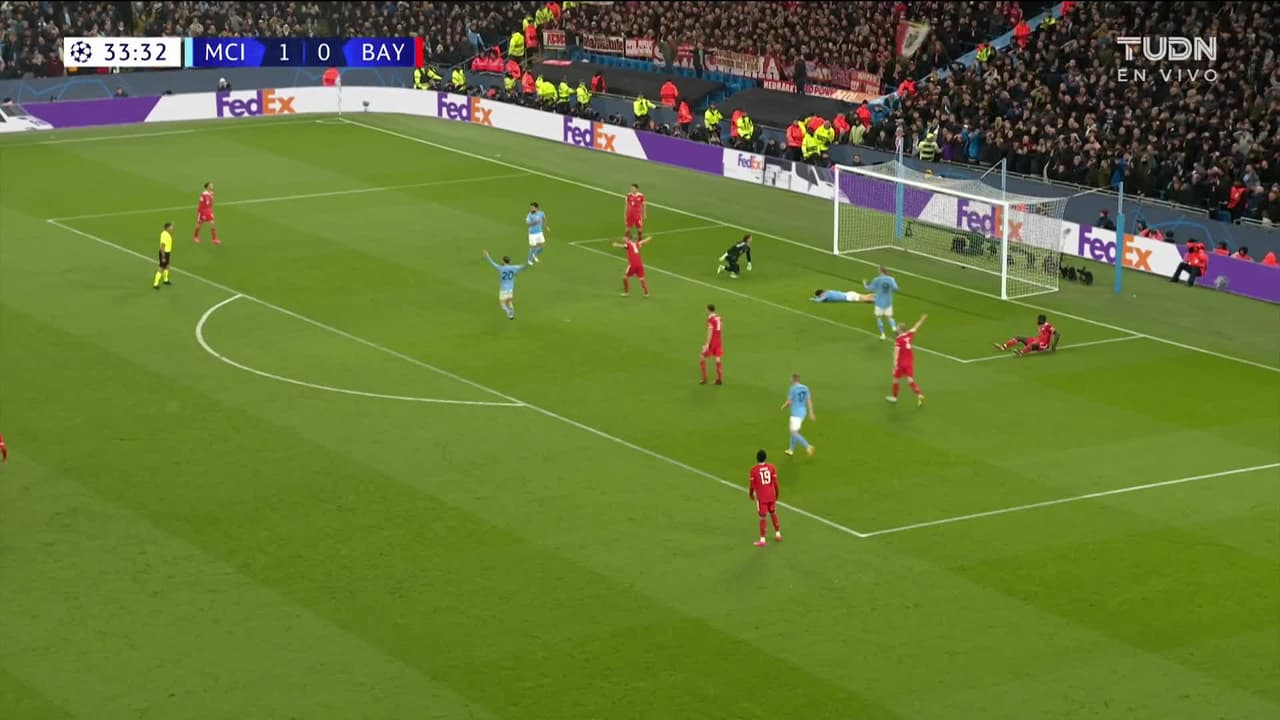 ¡TIRO ATAJADO! disparo por Ilkay Gündogan.