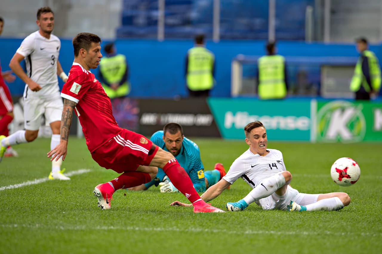 La defensa se tuvo que emplear a fondo para poder mantenerse en el partido pero fue imposible.