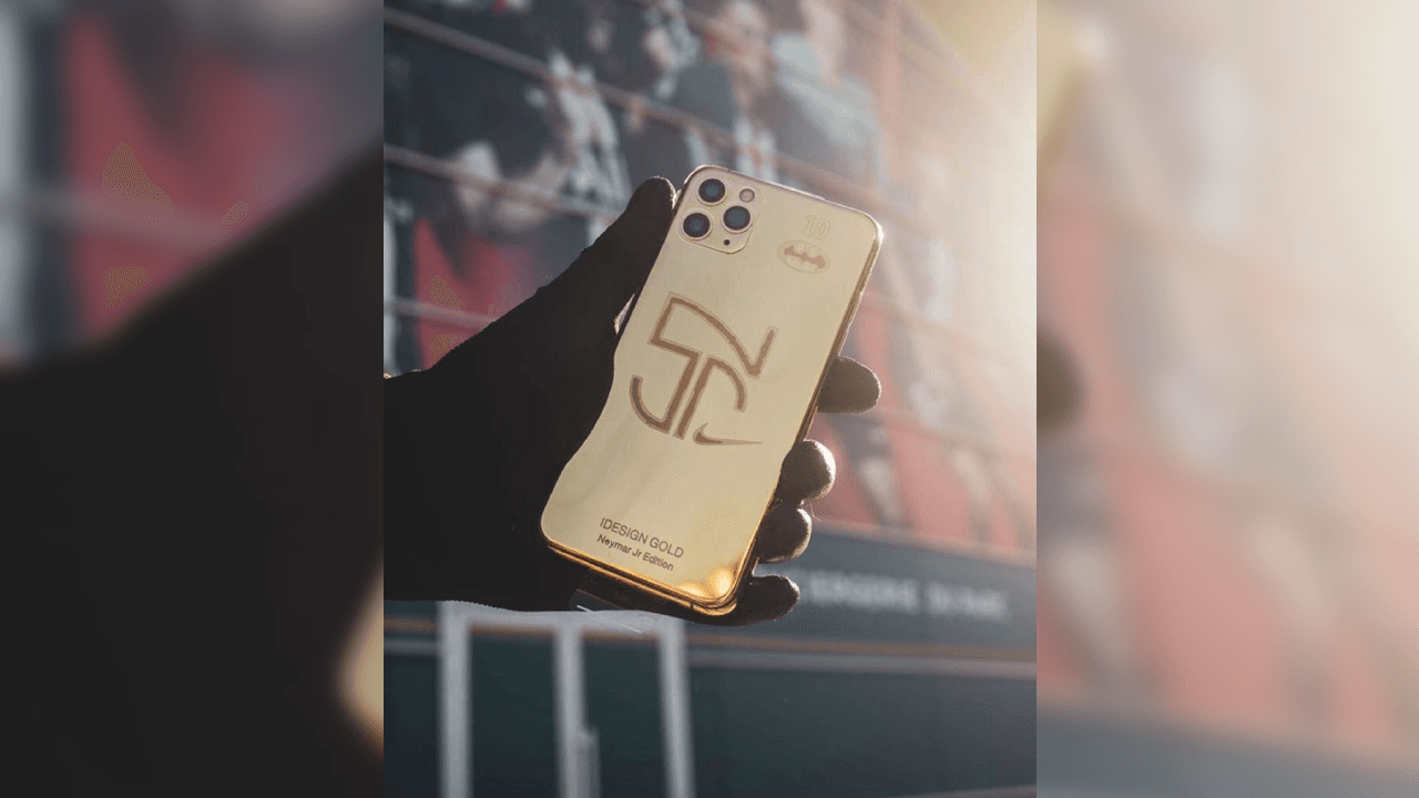 <b>Una sesión exclusiva</b>
<br>Incluso, las fundas aparecieron en una sesión de fotos con el Parc des Princes (Parque de los Príncipes) de fondo, inmueble donde el PSG juega de local.