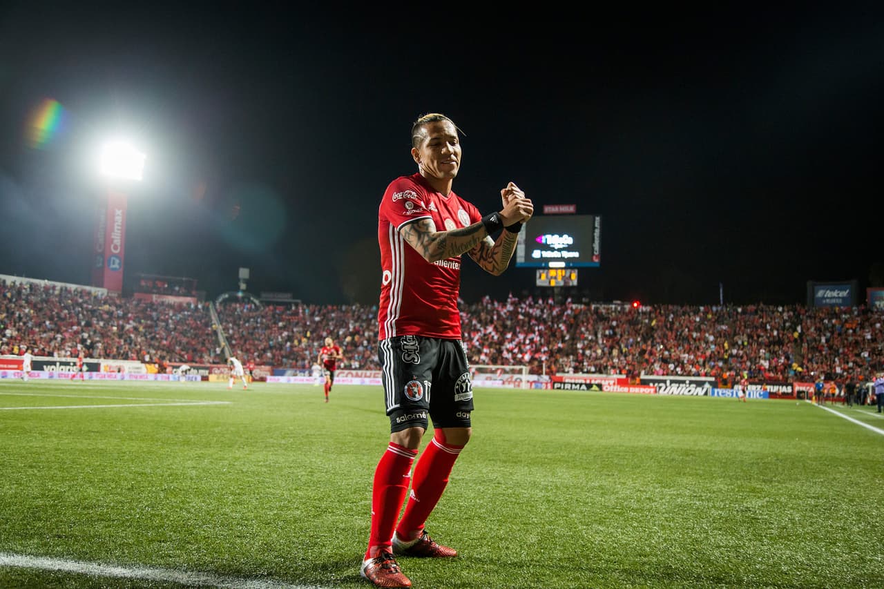 La temporada 2015/16 fue la mejor de su paso por el fútbol mexicano con 23 goles en 38 partidos. Para el actual torneo fue el segundo mejor en la tabla de goleadores.