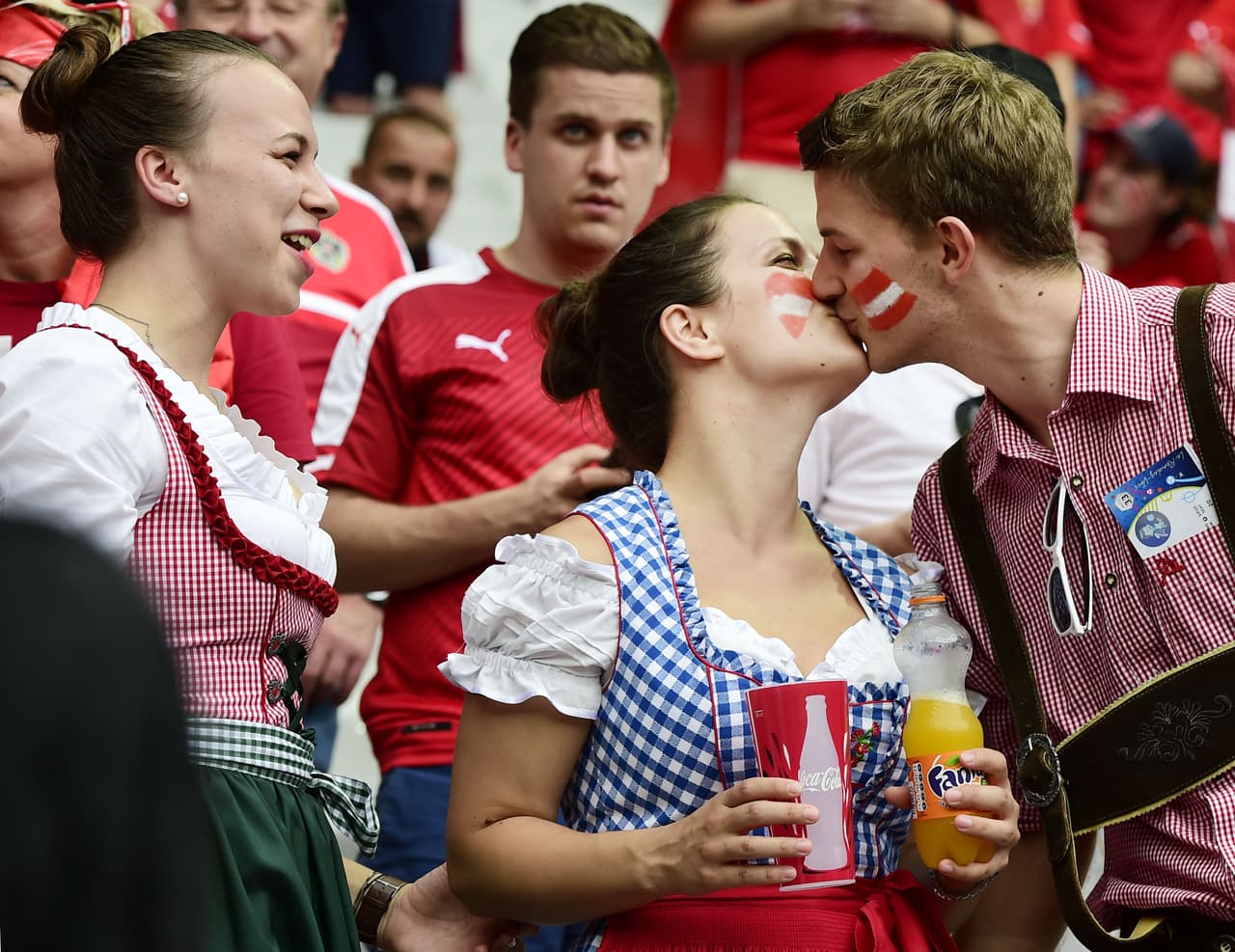 Y el amor también se manifestó, como entre esta pareja austriaca.