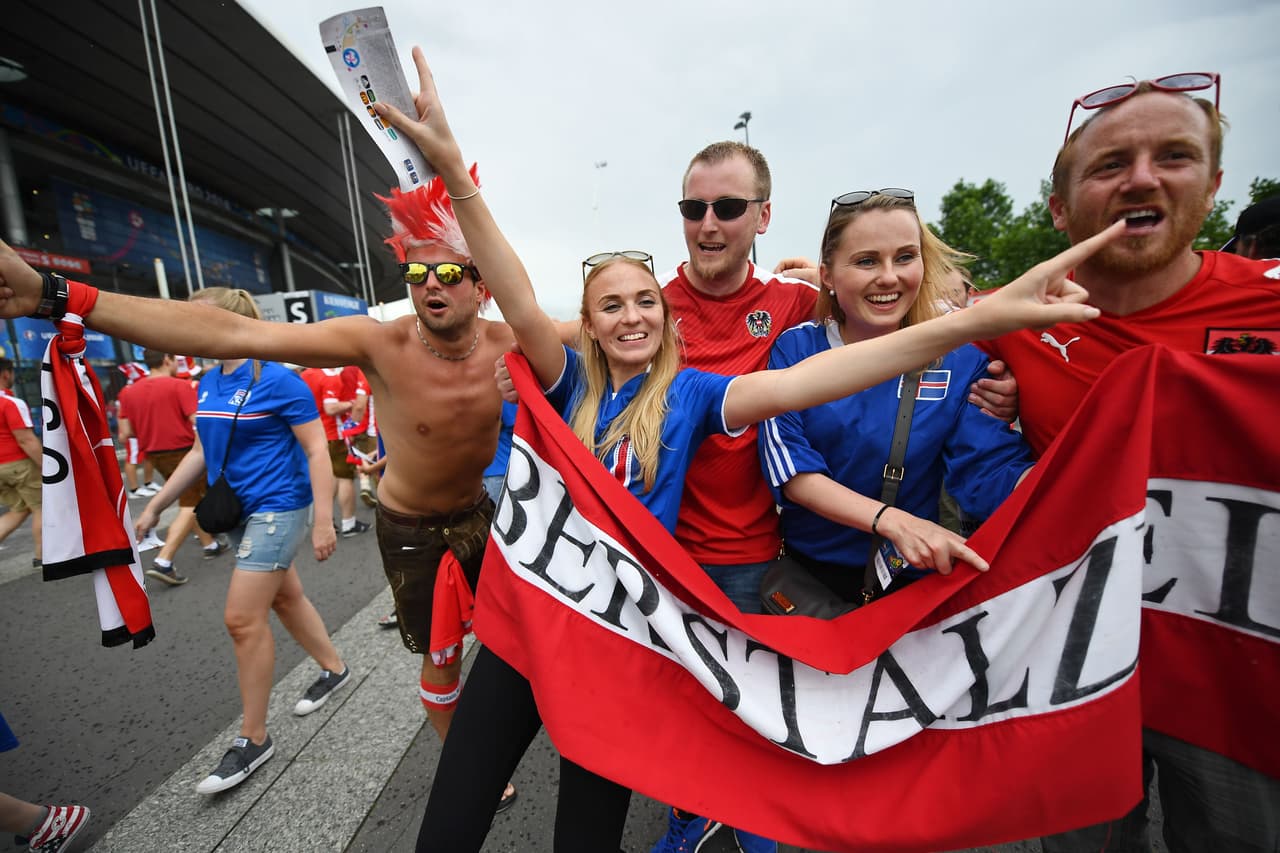 Desde el camino a los estadios la fiesta se vivía por todos lados.