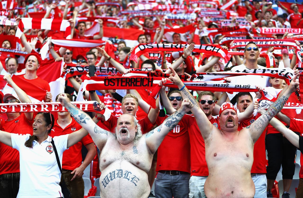 Cada grupo de seguidores mostró su pasión al máximo.