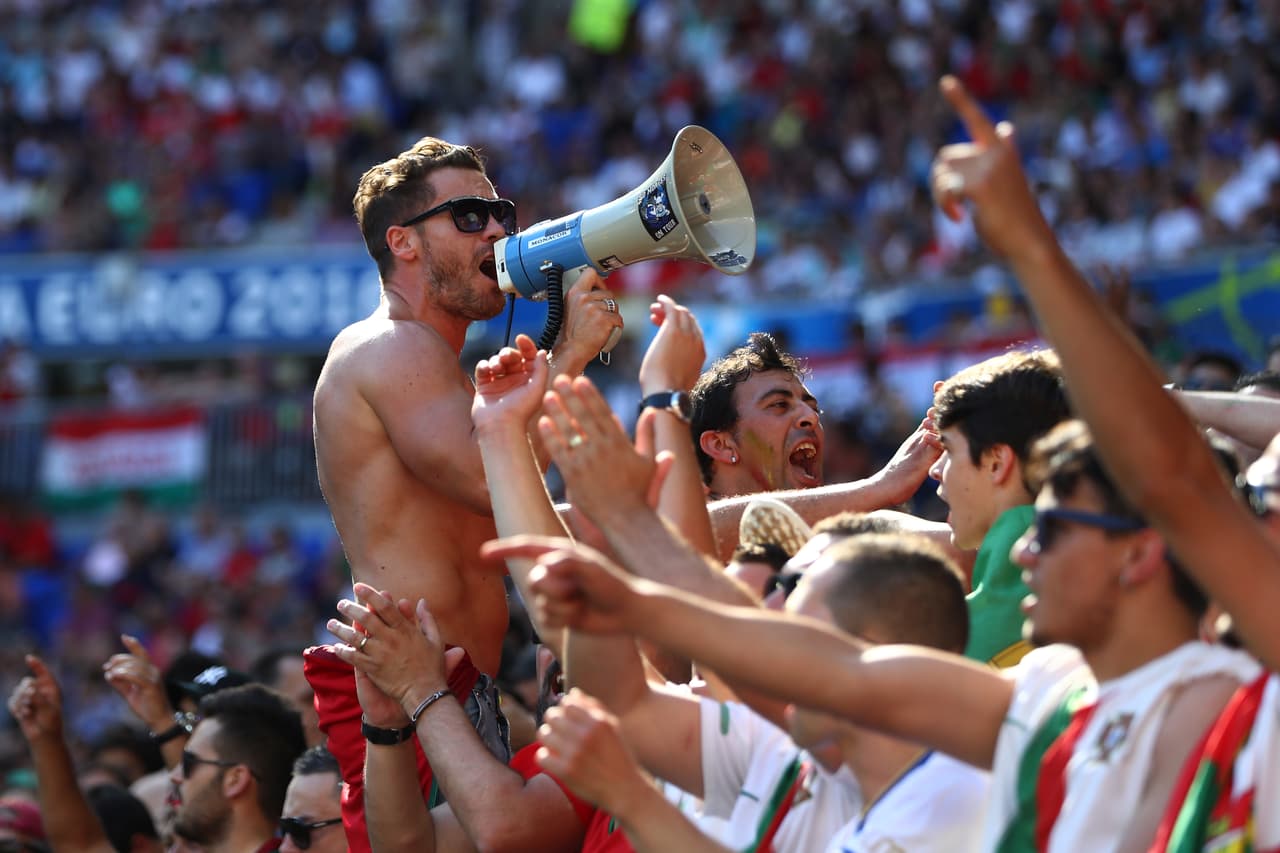 Y pedían a todos los lusitanos que gritaran a todo pulmón.