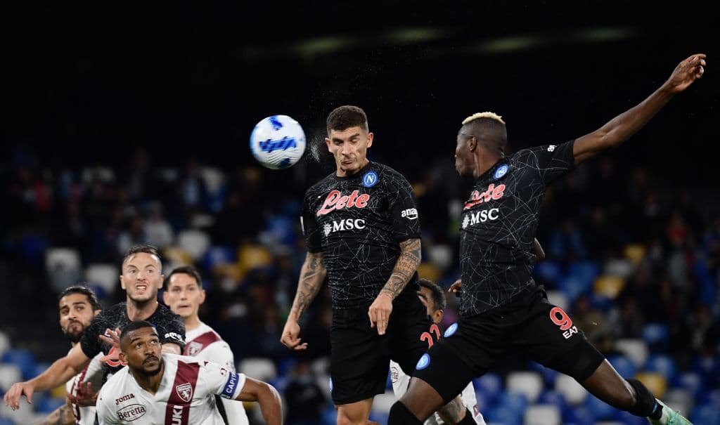 Napoli se impone ante el Torino por la mínima en el Estadio Diego Armando Maradona, durante la octava fecha de la Serie A. Ya al filo del partido, Victor Osimhen le dio la victoria a los locales y tienen 24 puntos de 24, ¡imparables!