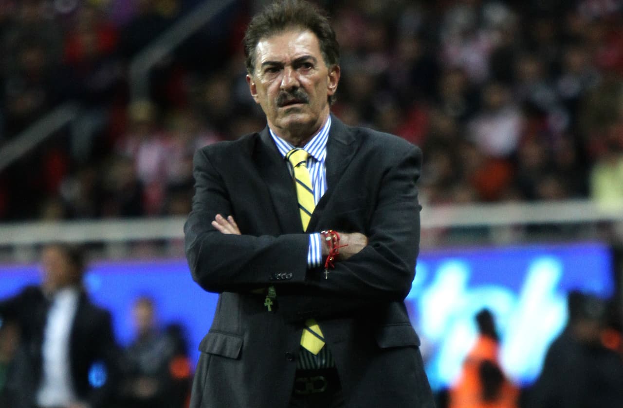 Una goleada en 1996 contra Chivas (5-0) dejó por fuera de la dirección técnica a Ricardo La Volpe de América. ¿Cuál será el futuro del estratega tras esta derrota?