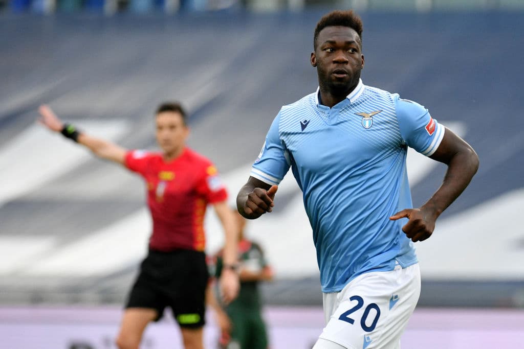Lazio rescató el triunfo ante el discreto Crotone en los últimos minutos. Milinkovic-Savic (14’), Romero (39’) y Caicedo (84’) marcaron por los de Inzaghi; Simeon Nwankwo (29’, 50’) hizo los tantos para los que se acerca a buen a paso al descenso. Lazio y Crotone llegaron a 46 y 15 unidades, respectivamente.