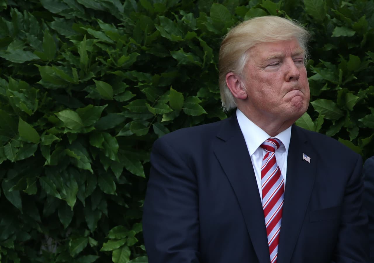 El presidente de Estados Unidos, Donald Trump, envió críticas por eso e instó a los directivos a despedirlos y al público a dejar de asistir al fútbol americano y exigir la salida de esos jugadores.