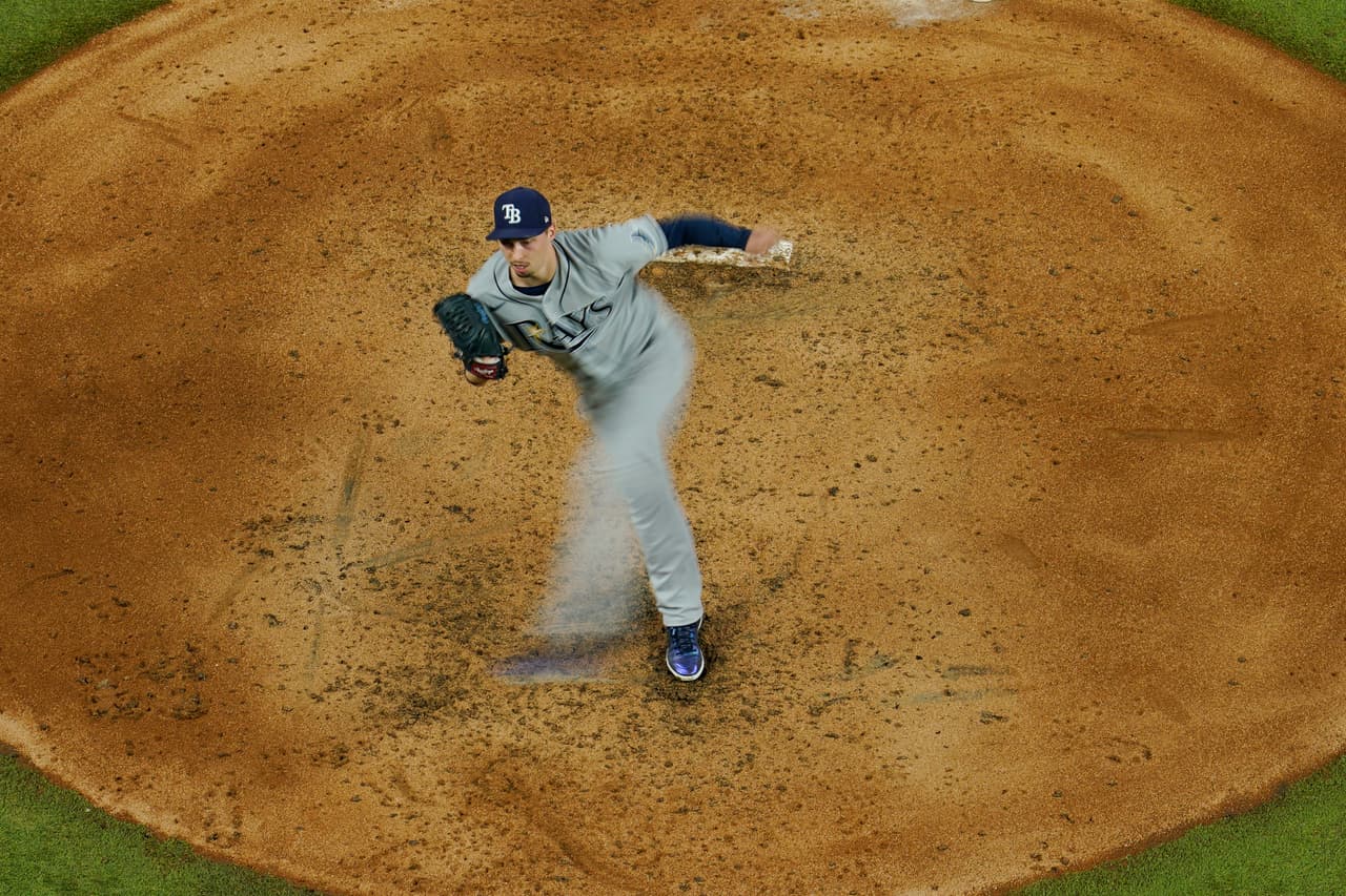 Blake Snell permitió dos carreras pero lanzó nueve ponches en la victoria 6-4 de los Tampa Bay Rays sobre Los Angeles Dodgers.