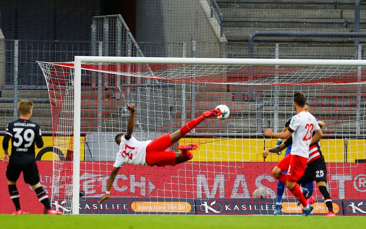 <b>¡De bandera!</b>
<br>Anthony Modeste, del Colonia, con una tijera espectacular ante Fortuna Dusseldorf.