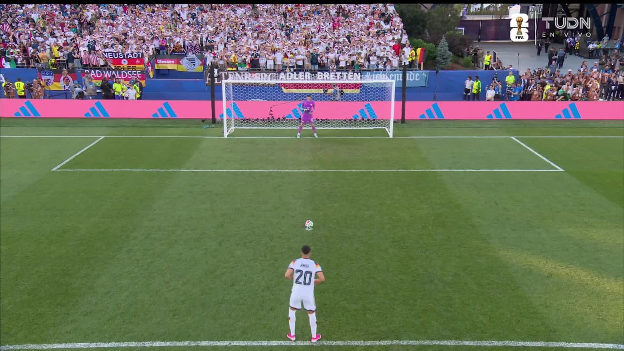 ¡GOL!  anota para Alemania. Nadiem Amiri