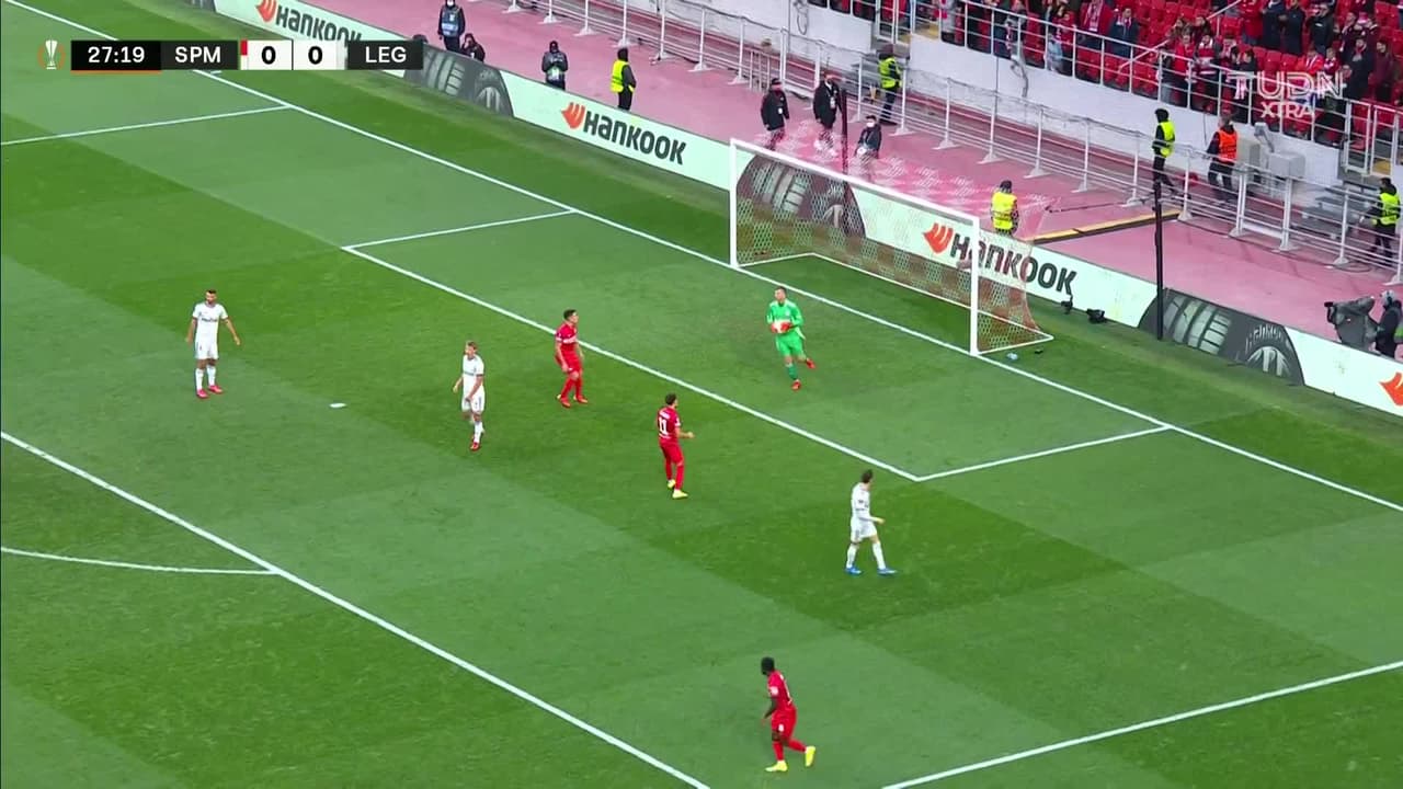 ¡TIRO ATAJADO! disparo por Quincy Promes.