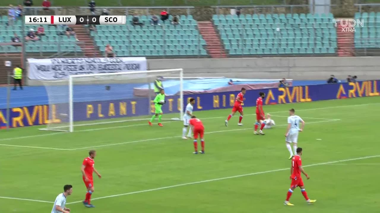 ¡TIRO ATAJADO! disparo por Lyndon Dykes.