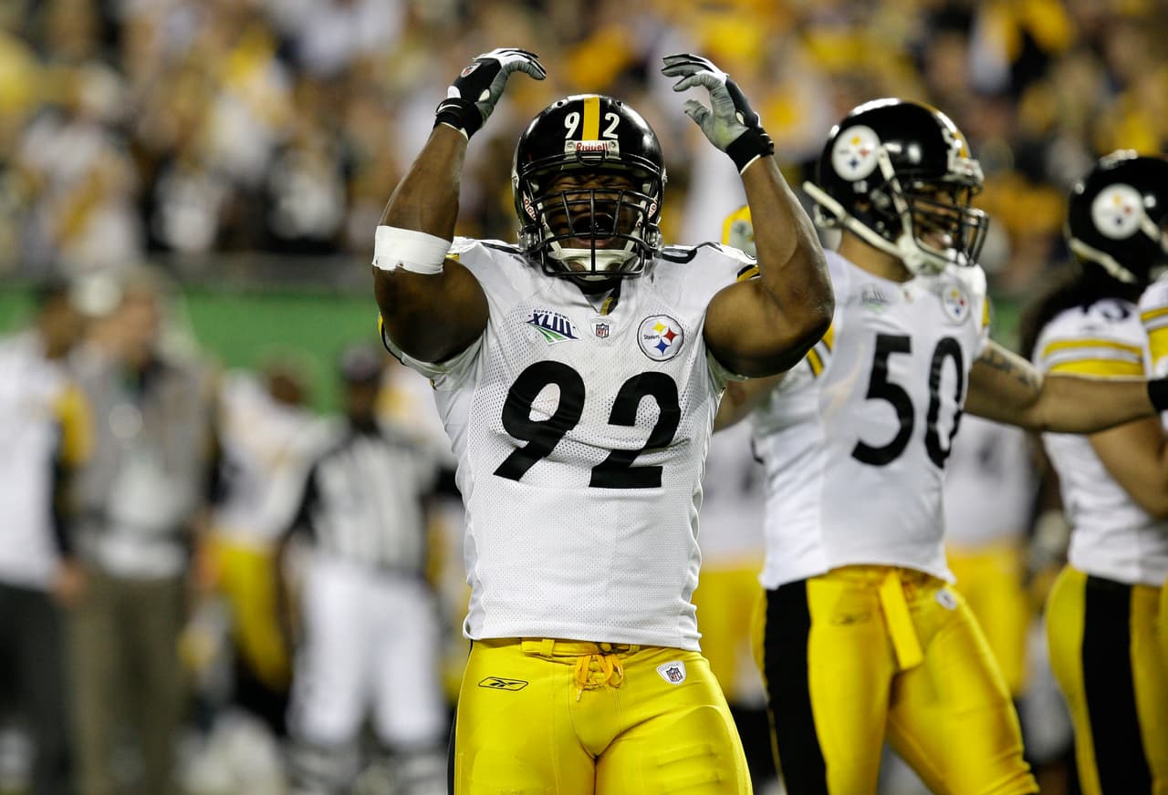<b>James Harrison | Undrafted: 2002 | Equipo: Pittsburgh Steelers | Posición: LB - Linebacker</b>
<br>- Un caso sorpresivo. Harrison no fue seleccionado en el Draft y los Steelers lo tomaron una vez que pasó esa etapa.
<br>- El agresivo defensivo de los Pittsburgh Steelers dejó una huella imborrable en la NFL.
<br>- Como jugador ganó 2 Super Bowls, 5 Pro Bowls, 2 First Team All-American y Defensivo del Año en el 2008.