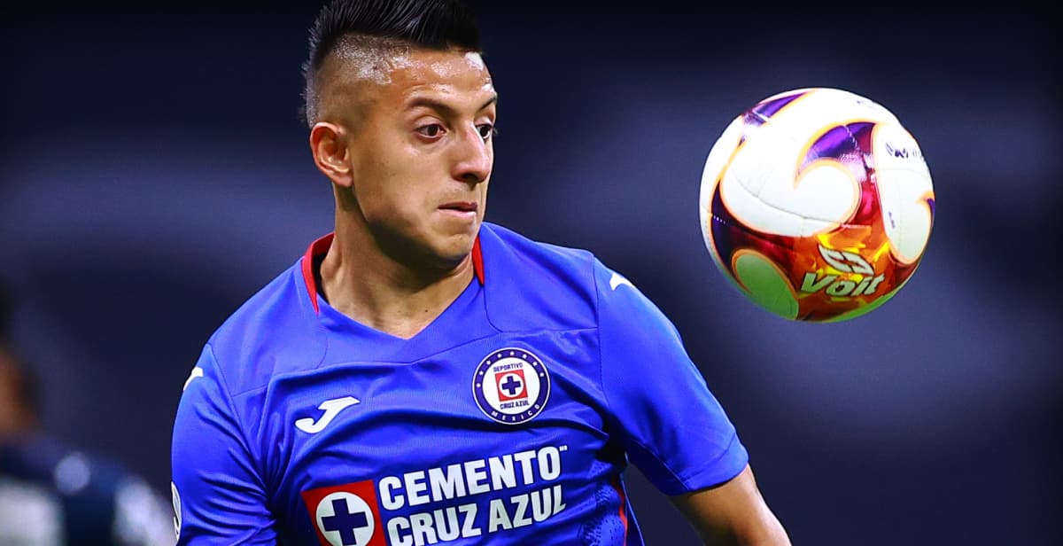 Roberto Alvarado no juega en Inglaterra por un reglamento de FIFA