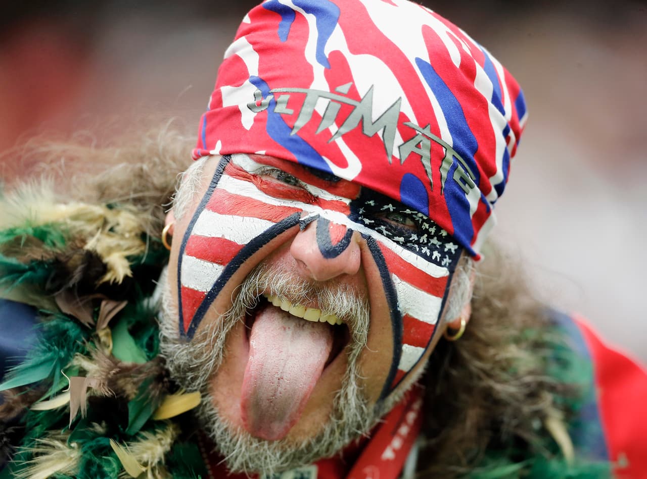 Los colores de la bandera vistieron a este fanático rockero de Houston Texans fan en el partido contra Detroit Lions en el NRG Stadium en Houston.