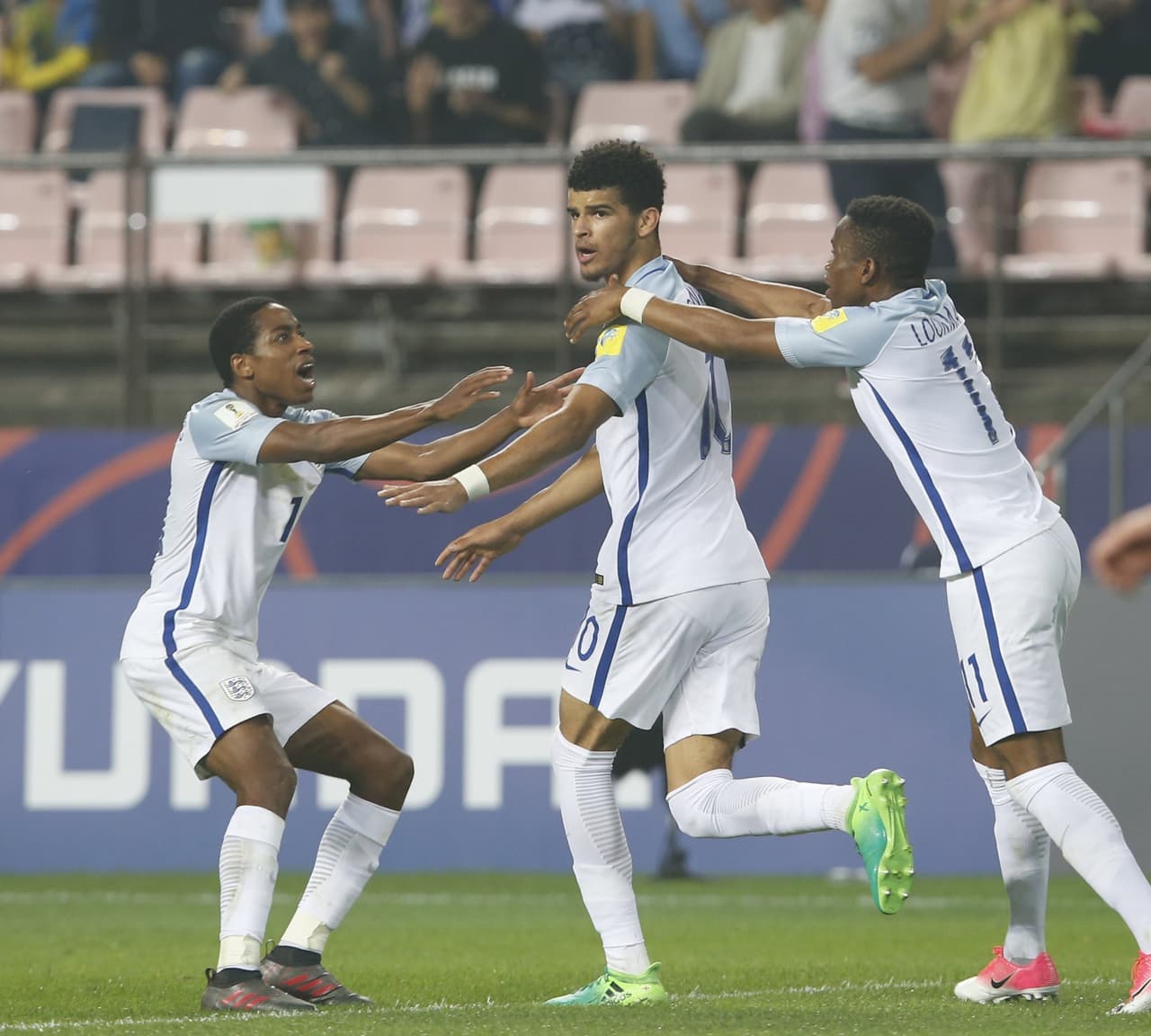 Fue un golpe mortal que Solanke terminó por concretar con el 3-1 en el minuto 88. Un gol, casi, cada 10 minutos para acabar con la esperanza italiana.