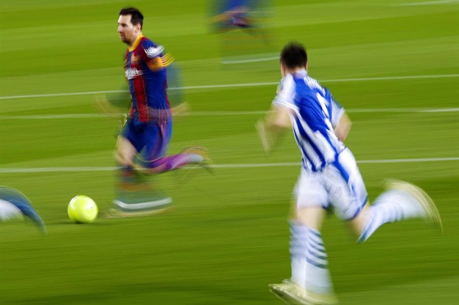 Barcelona supera a la Real Sociedad 2-1.Willian José se encargaba de poner arriba a su equipo al minuto 27, pero Jordi Alba igualaba las cosas al 31. Quien anotó el gol de la victoria, fue Frenkie de Jong al 73 y suman tres puntos.