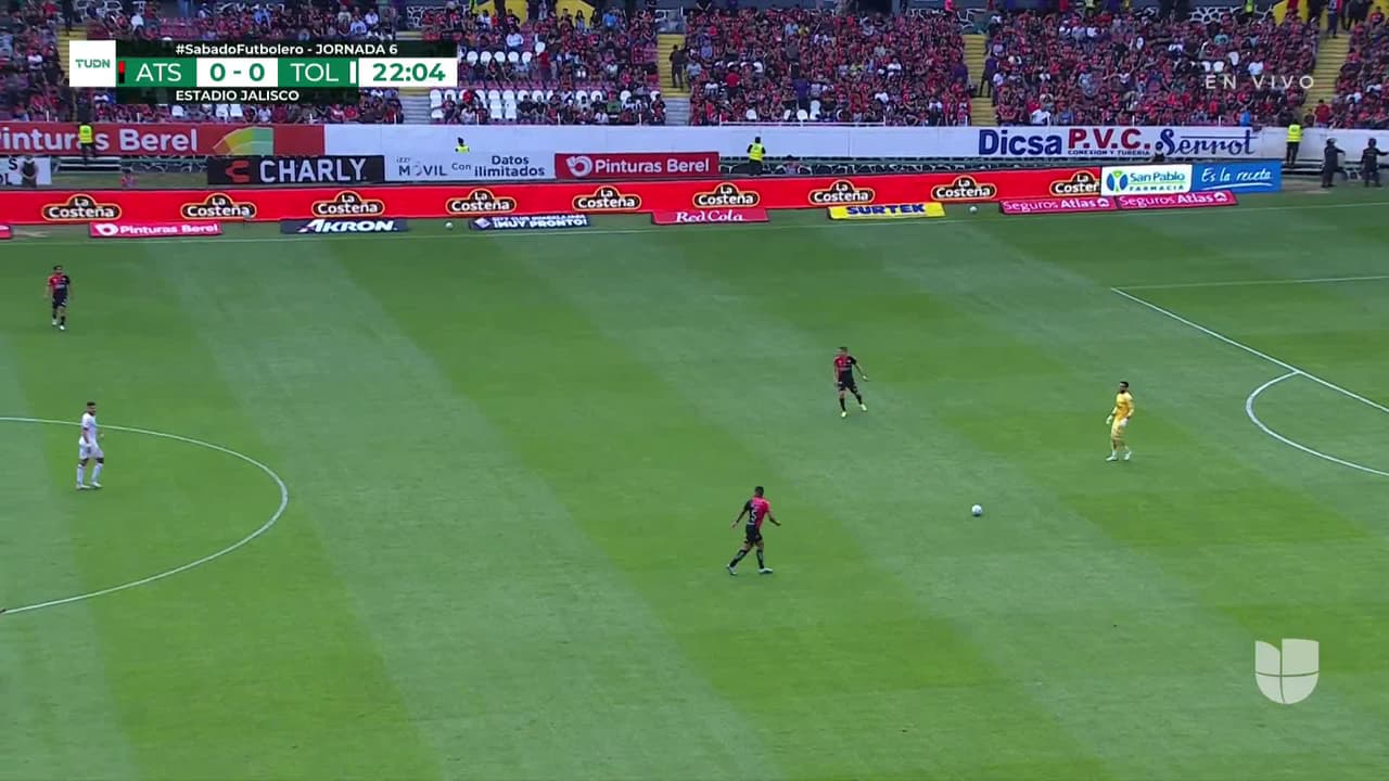 ¡TIRO ATAJADO! disparo por Jordy Caicedo.