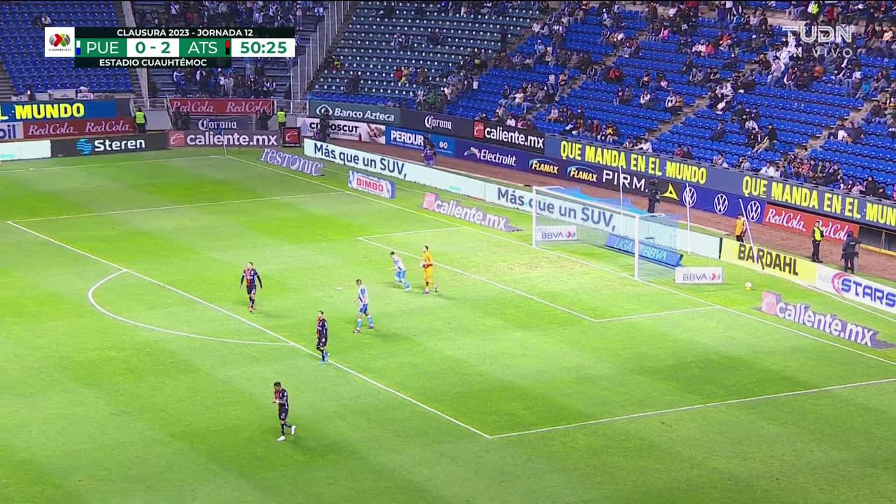 ¡TIRO ATAJADO! disparo por Facundo Waller.