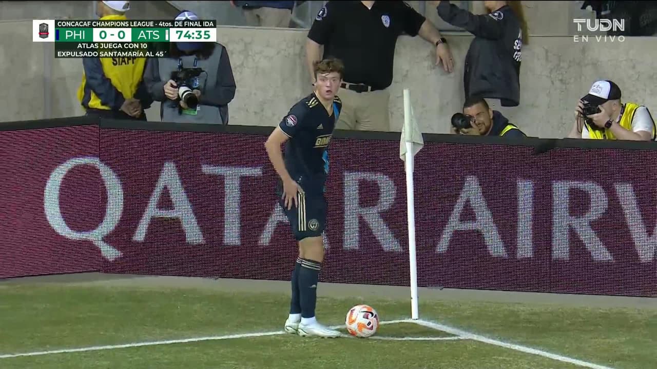 ¡TIRO ATAJADO! disparo por Jack McGlynn.