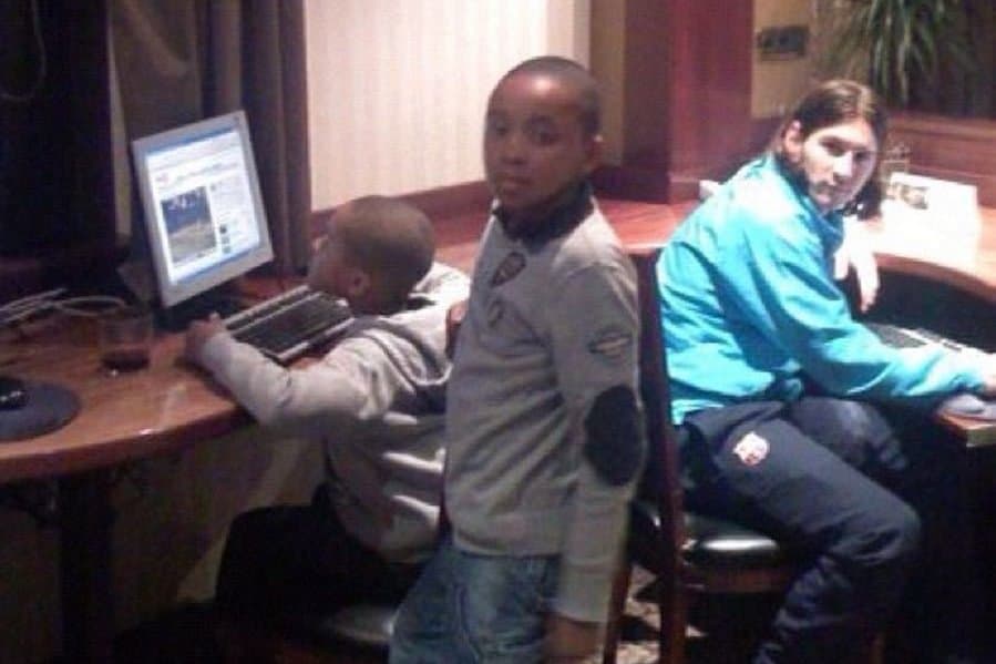 Coincidió en el hotel donde se concentraba el Barcelona y pudo convivir con Lionel Messi.