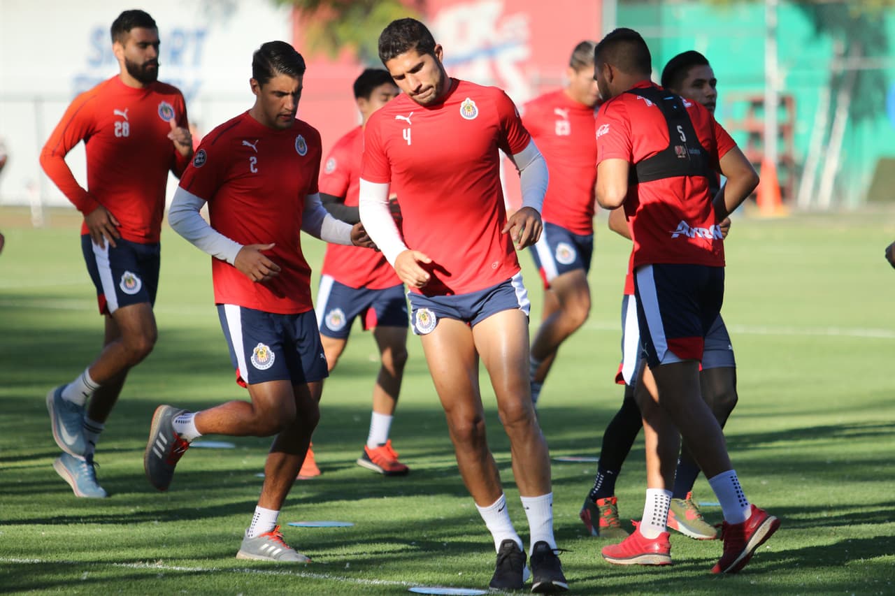 En medio de la jornada de amistosos de FIFA, Chivas de Guadalajara entrenó en Chivas Verde Valle y trabaja con la idea de mejorar en el Clausura 2019 de Liga MX.