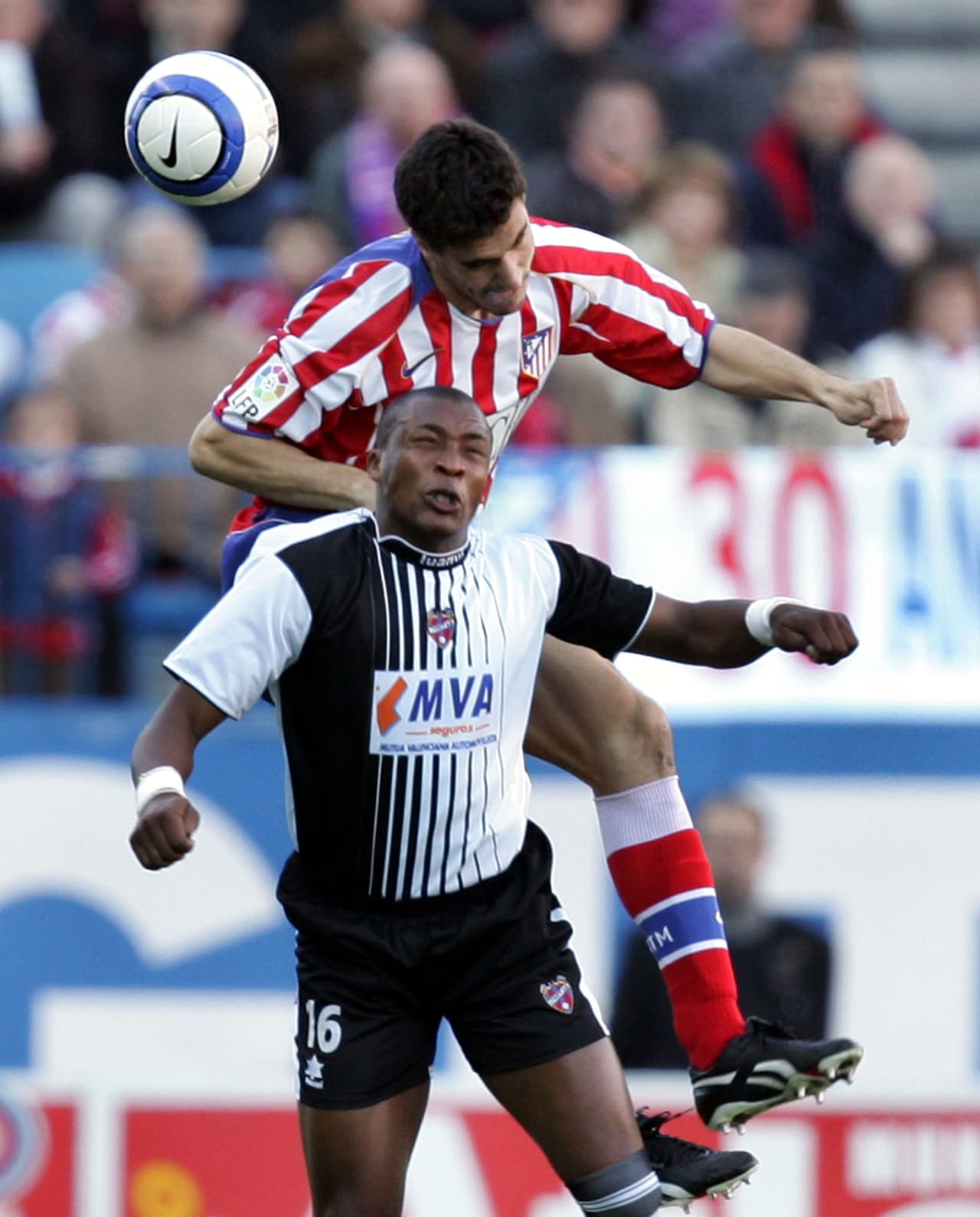 A pesar de ello, nunca jugó un solo minuto oficial y salió cedido cuatro veces. Luego llegó al Levante donde tuvo su mejor momento, aunque ya sin la posibilidad de brillar en la casa blanca.